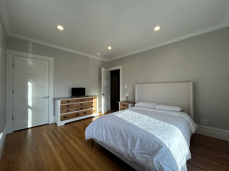 931 Oakland Ave — Photo 17