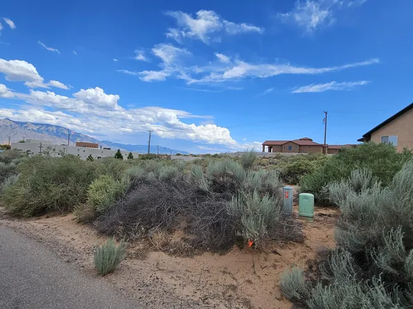 532 Rio Vista Dr NE, Rio Rancho, NM 87144