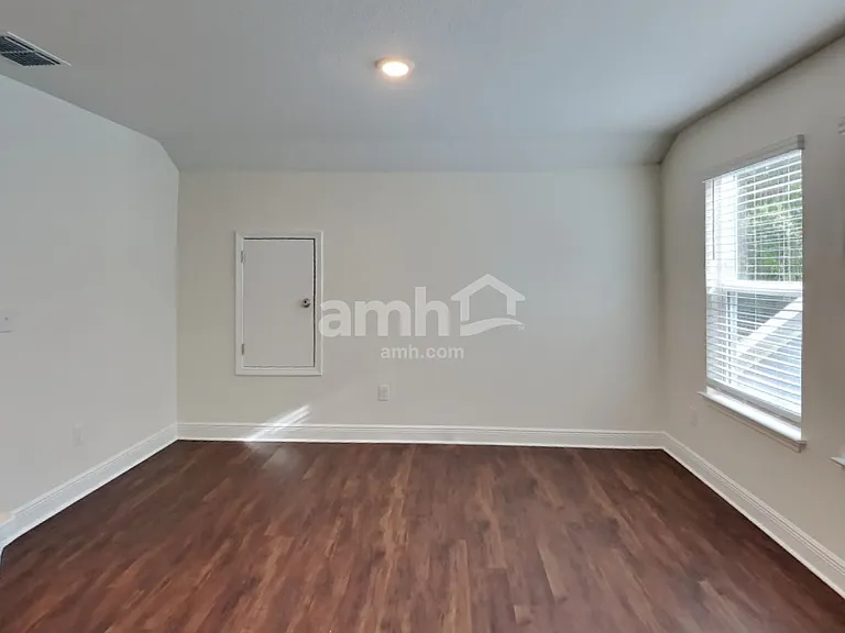 27518 Saint Andrews Ave — Photo 7