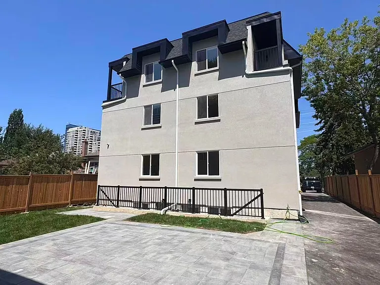 53 Bishop Ave #1A — Photo 10