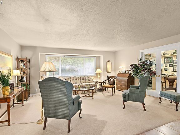 5th image of 745 NE Cambrey Ct