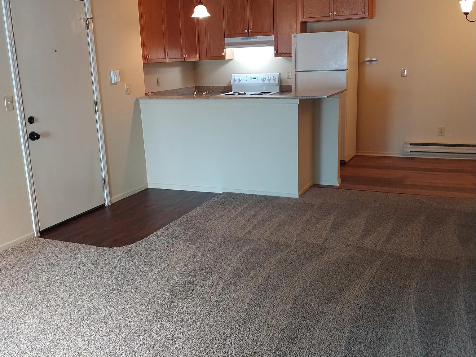 1 bed, 640 sqft, $1,800 — Photo 3