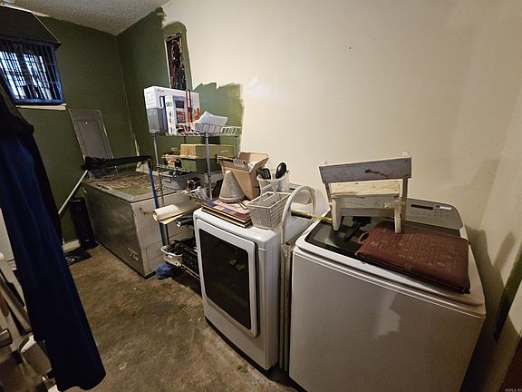 5th image of 1429 Holloway St