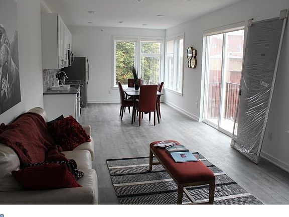 4th image of 1636-54 W Flora St #1B