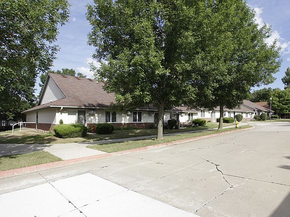 4th image of 2625 Vine St APT 404
