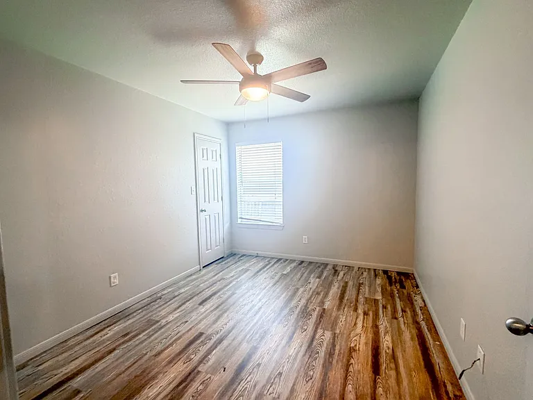 4705 John David Dr — Photo 12