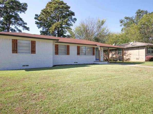 1217 Fox Ln, Longview, TX 75601