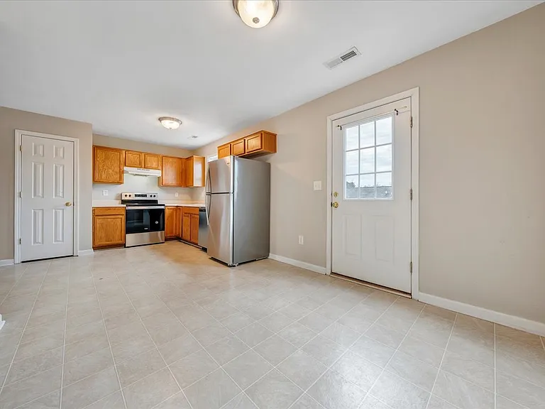 70 Charleston Ln — Photo 10
