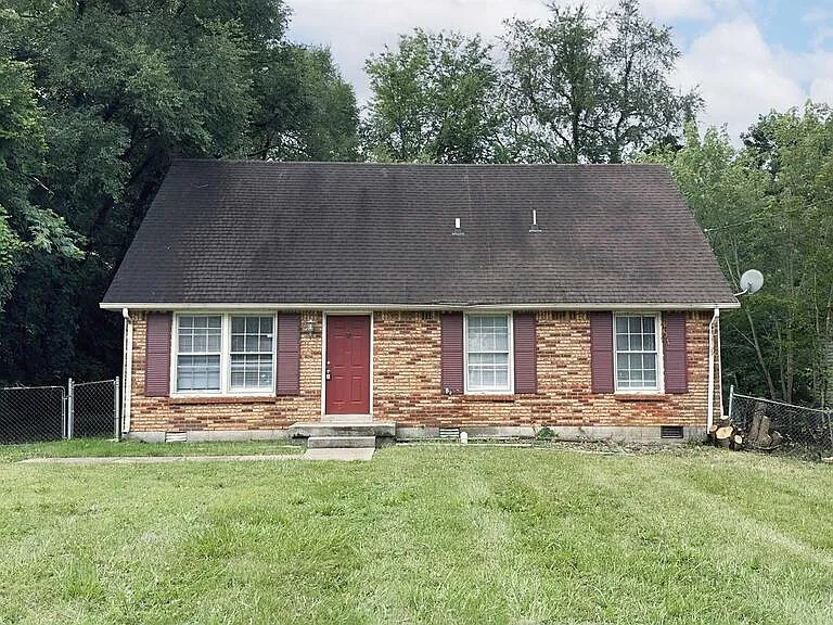 385 Louise Ln — Photo 1