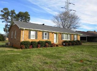 2064 Evergreen Dr, Boiling Springs, SC 29316