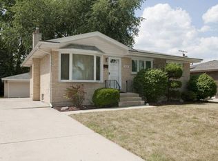 305 W Lake Park Dr, Addison, IL 60101