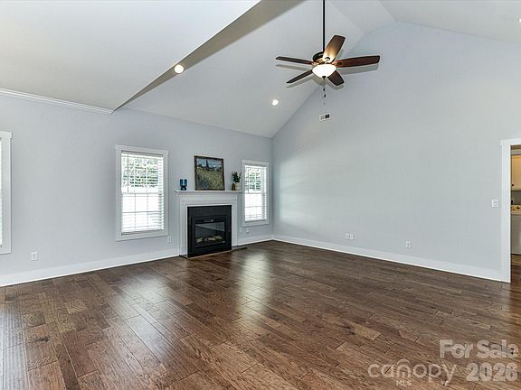 5th image of 423 Ellicott Ln
