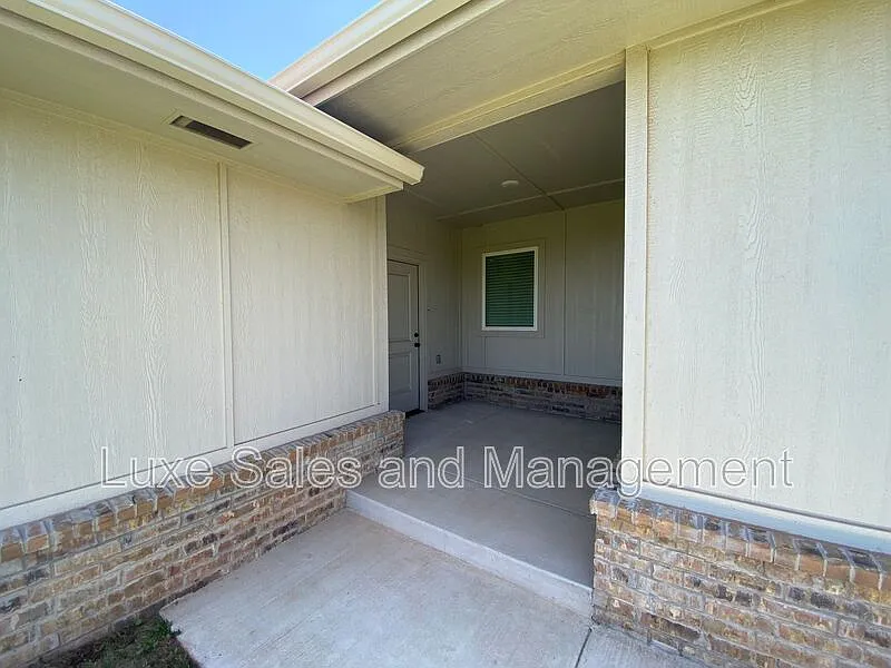 3 bed, 2.0 bath, 1445 sqft, $1,745 — Photo 4