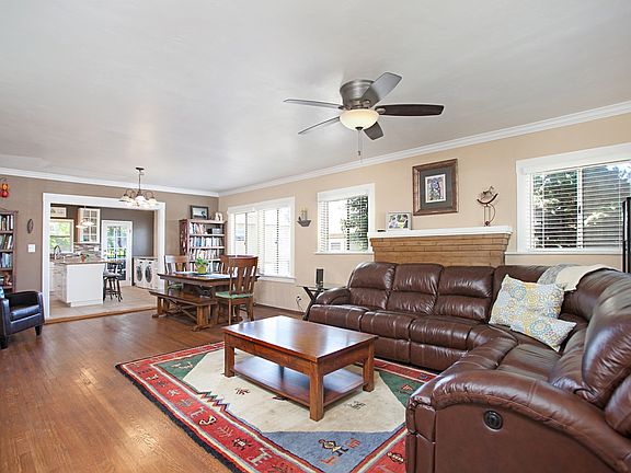 4th image of 3621 Texas St