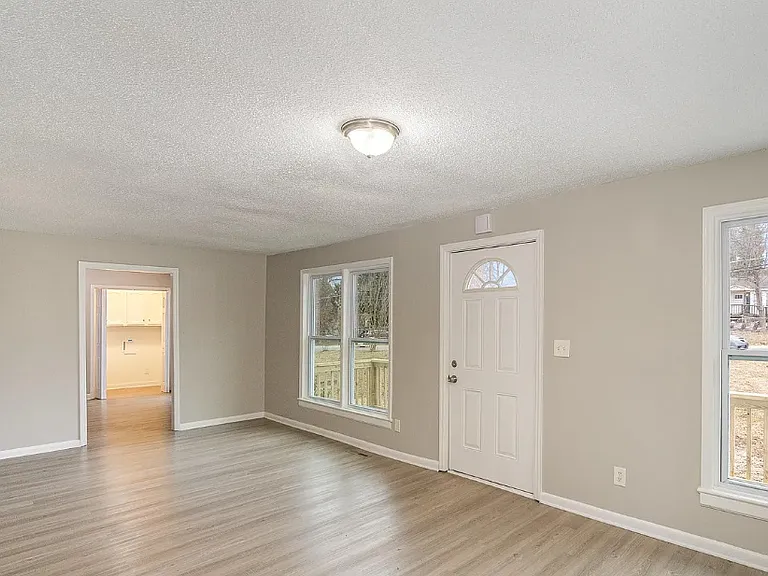 433 Greenwood Dr — Photo 9