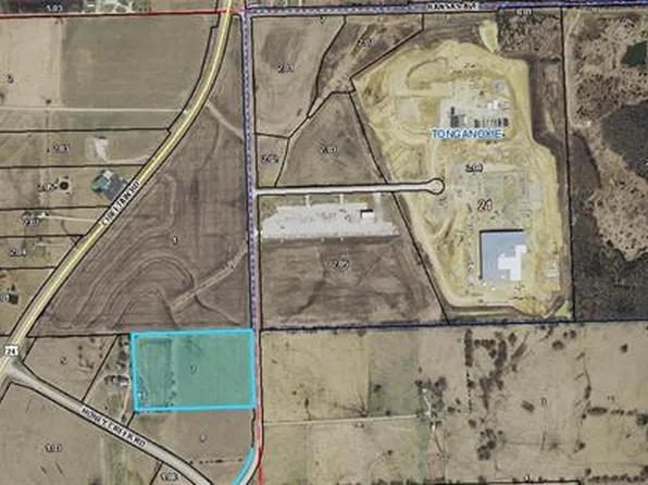 3 222nd St, Tonganoxie, KS 66086