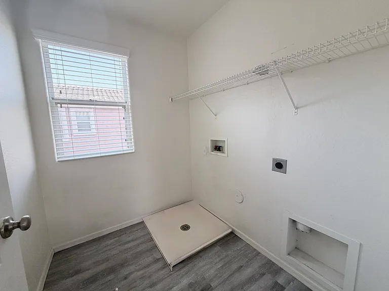 7164 S 48th Gln — Photo 34