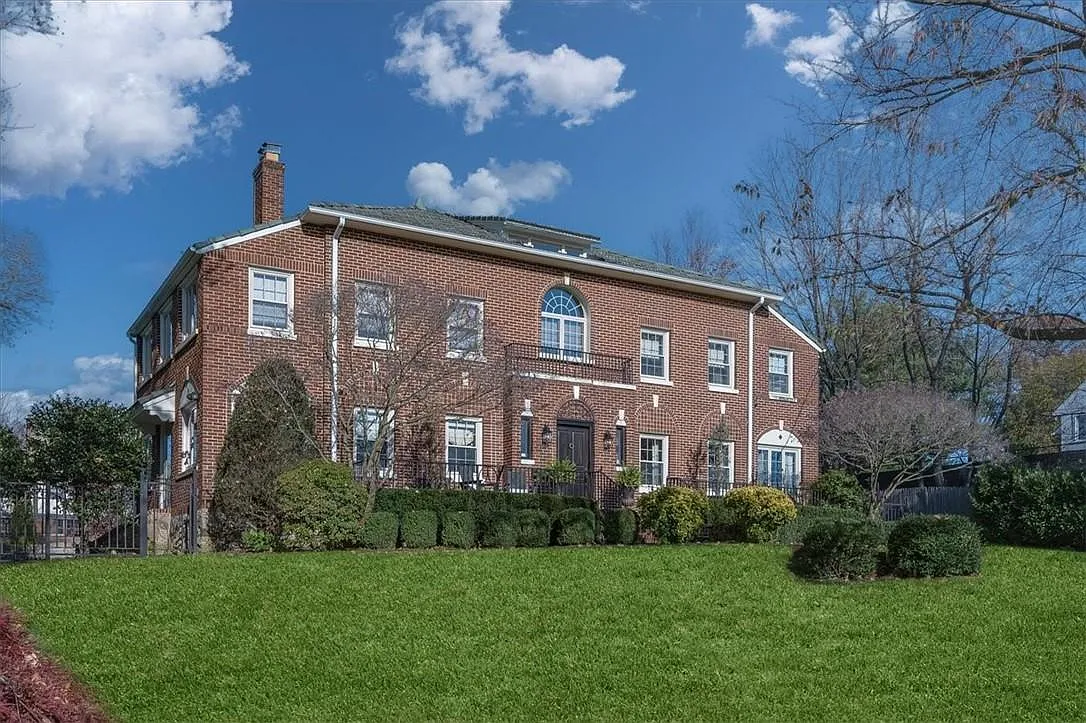 240 Broadview Avenue photo 1