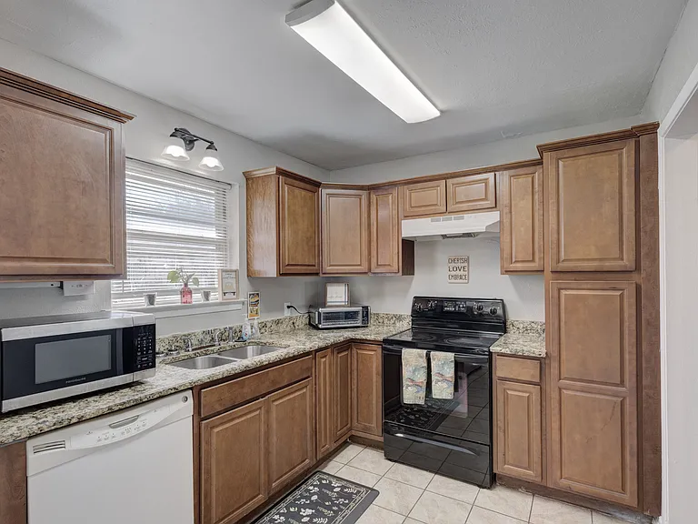 410 Lorine St — Photo 12