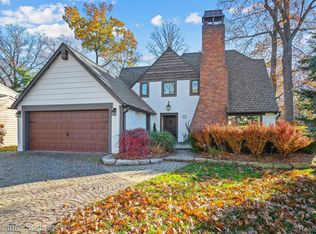 824 Wimbleton Dr, Birmingham, MI 48009