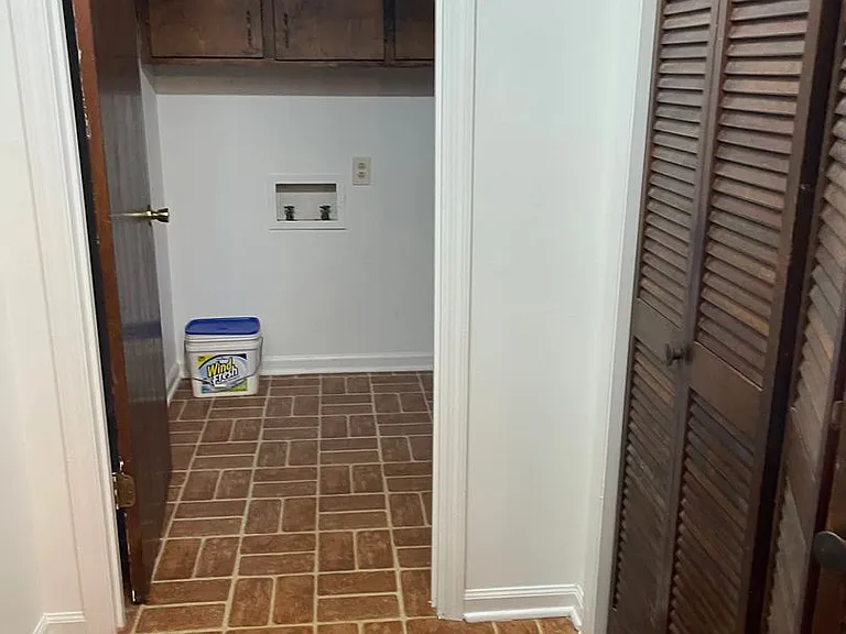 1180 Robinhood Rd — Photo 33