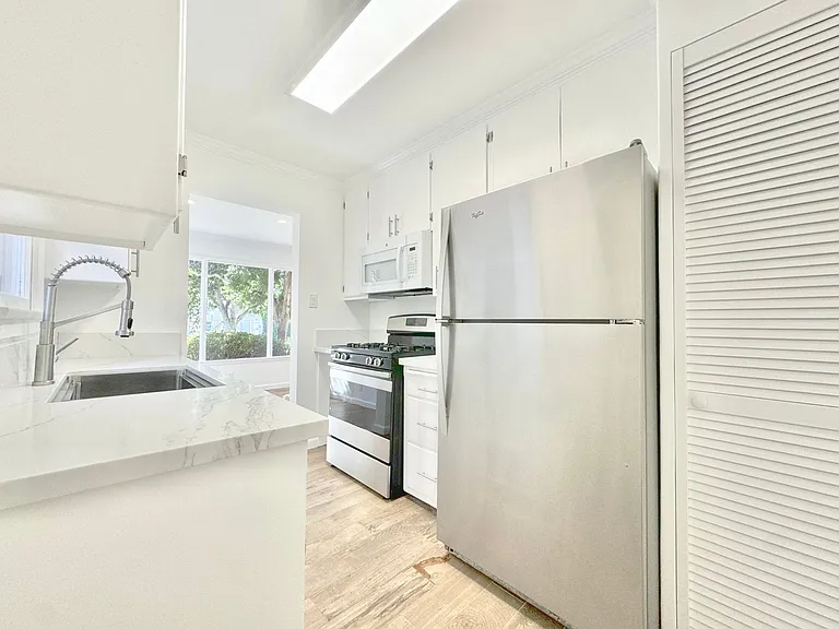 435 San Vicente Blvd — Photo 11