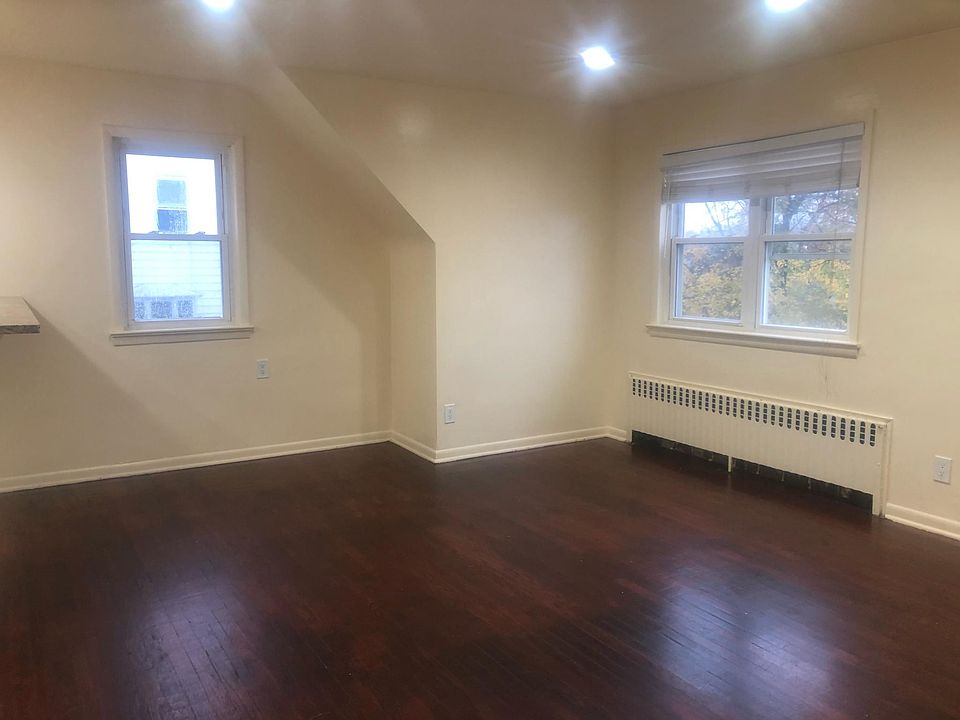 1st image of 122 N Nichols Ave