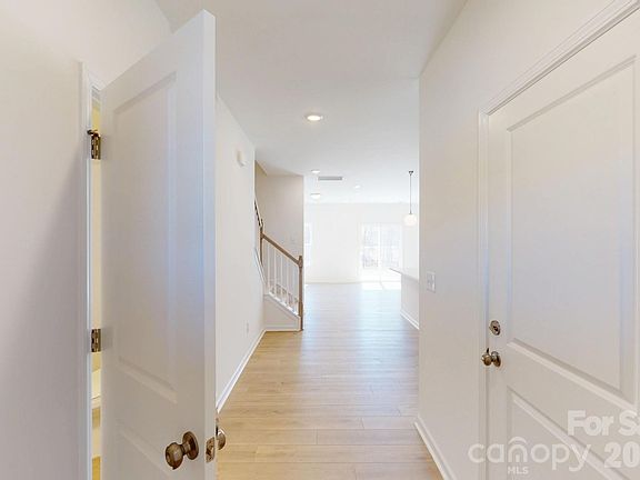3rd image of 397 Hendley Dr