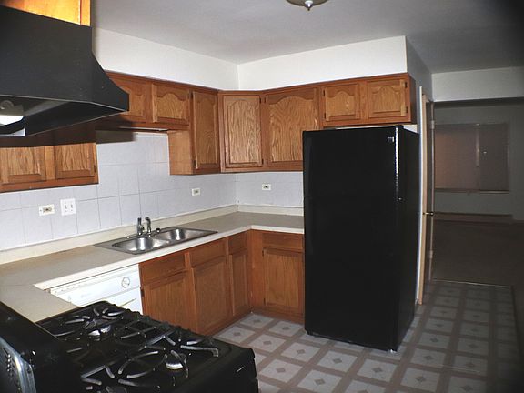 3rd image of 31 King Arthur Ct APT 12