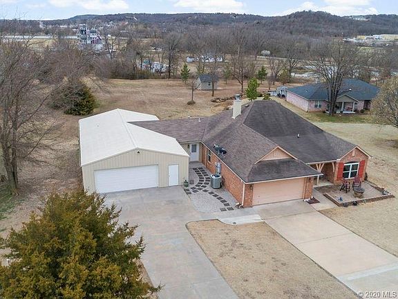 3rd image of 510 Rockwood Dr