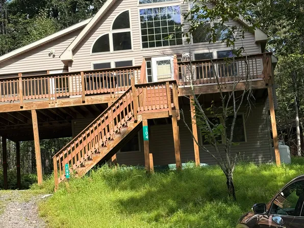104 Flo Ct, Pocono Lake, PA 18347