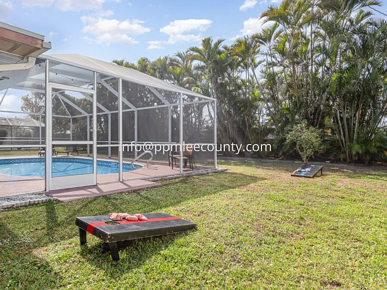 922 SE 25th Ln — Photo 23