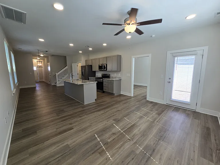 807 Pryor St #1 — Photo 3