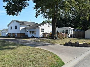 343 3rd Ave E, Milan, IL 61264