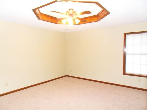 4th image of 105 Madonna Dr