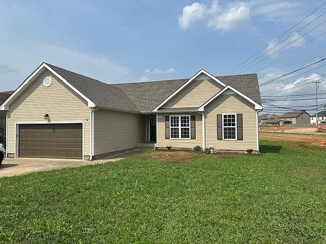 3 bed, 1365 sqft, $1,650 — Photo 1