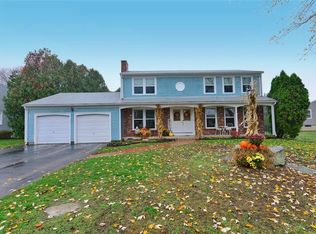 105 Tanglewood Dr, West Warwick, RI 02893