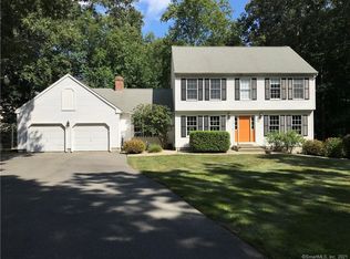 9 Fawn Trl, Old Saybrook, CT 06475