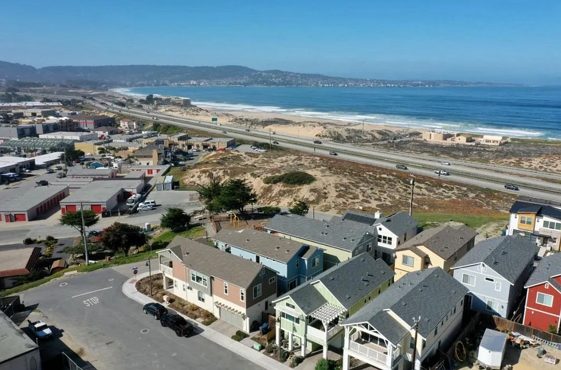 1865 Ocean View Ave — Photo 3