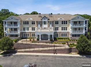 901 Four Seasons Ln, Woodcliff Lake, NJ 07677