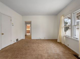 922 W New York Ave, Oshkosh, WI 54901