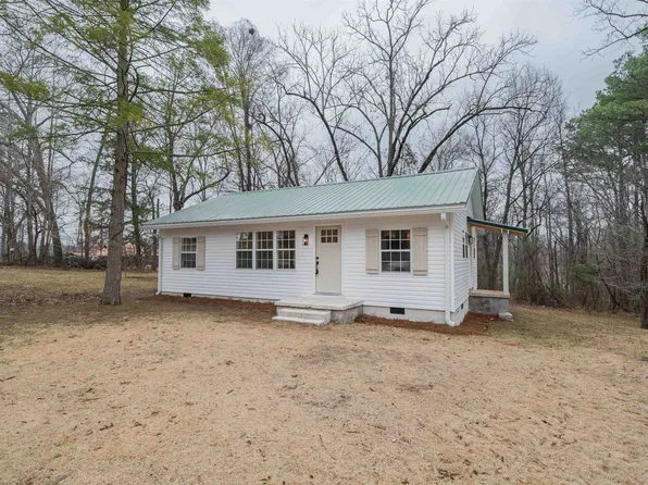 231 Adams St, Selmer, TN 38375