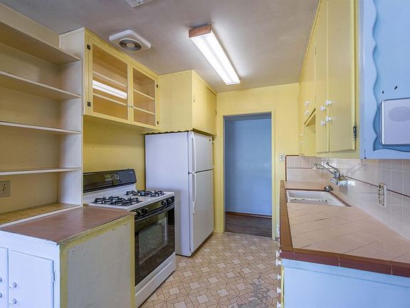 4th image of 4017 Santa Fe Way