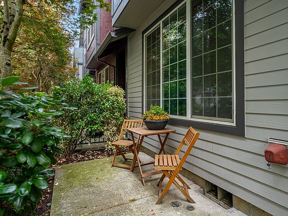 3rd image of 1291 SE Roundelay St