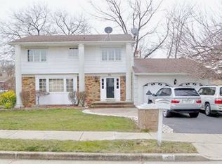 4 Devonshire Rd, Parlin, NJ 08859