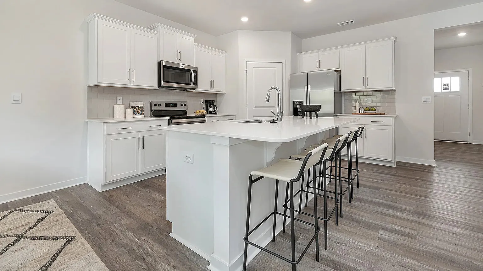 5 bed, 2511 sqft, $2,650 — Photo 3