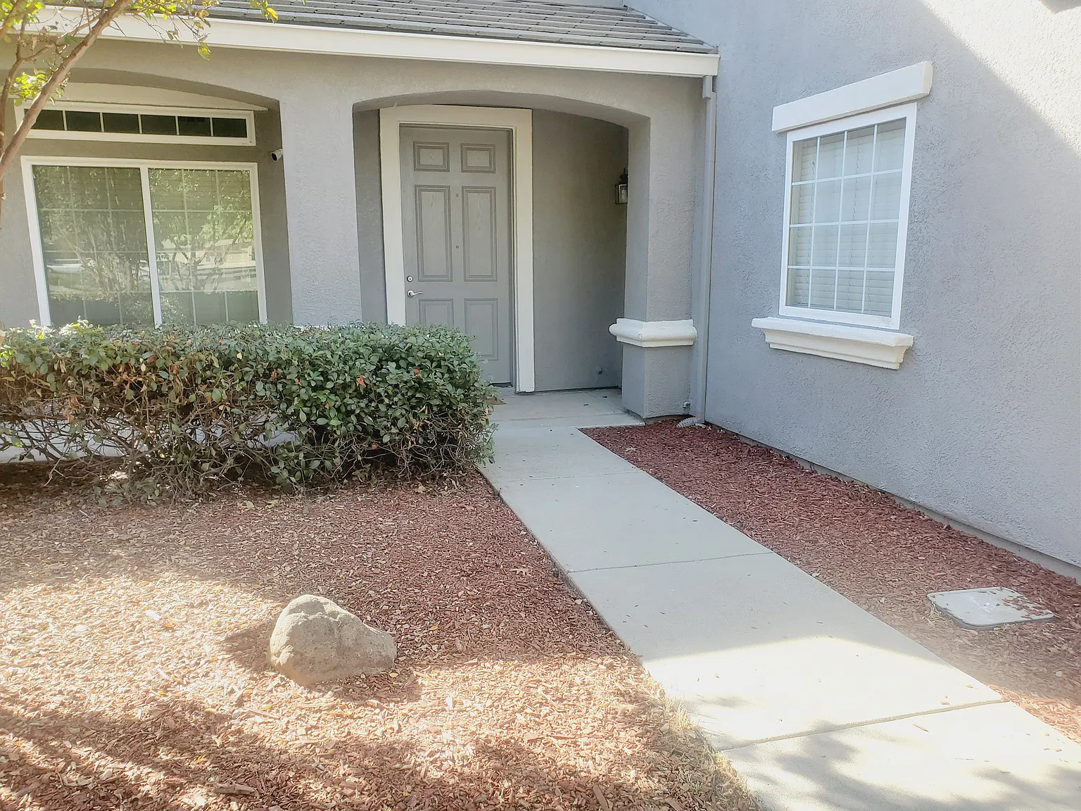 4 bed, 2439 sqft, $2,495 — Photo 2