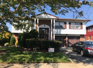 306 Greenway Rd, Lido Beach, NY 11561