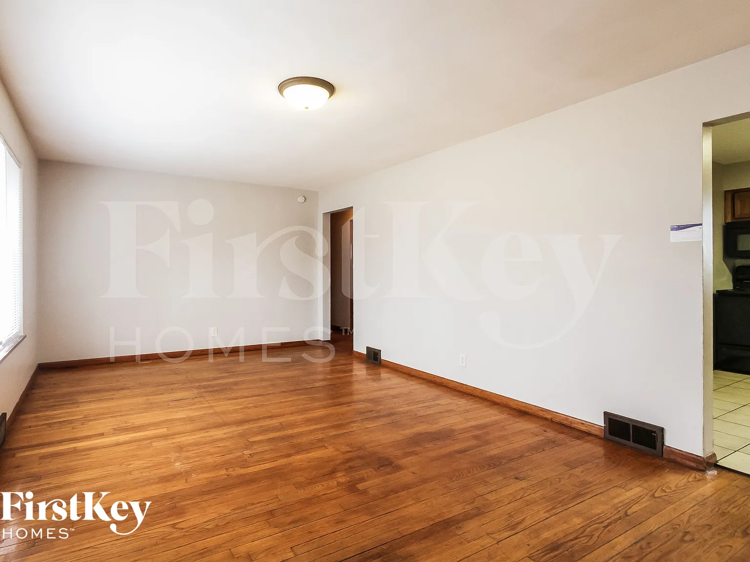 3 bed, 1.0 bath, 2012 sqft, $1,365 — Photo 2