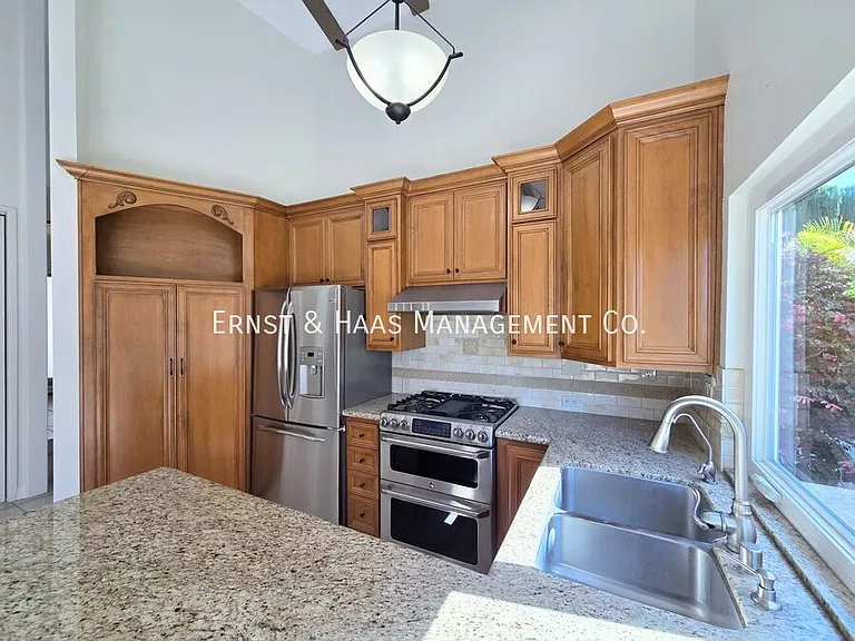 10835 Slater Ave — Photo 14